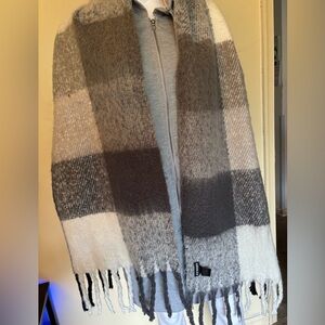 Steve Madden Plaid Scarf in Gray and White